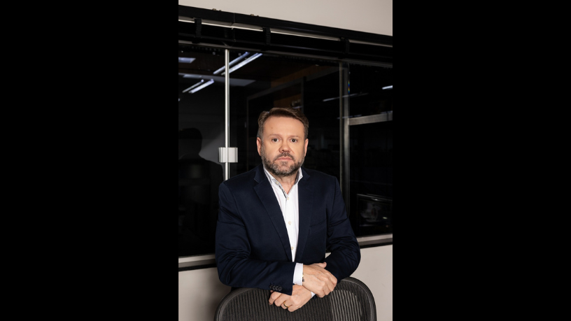 Peça, aprove e imprima: como o modelo web-to-print está transformando a relação entre empresas e gráficas Dalmi Fernandes Defanti Junior